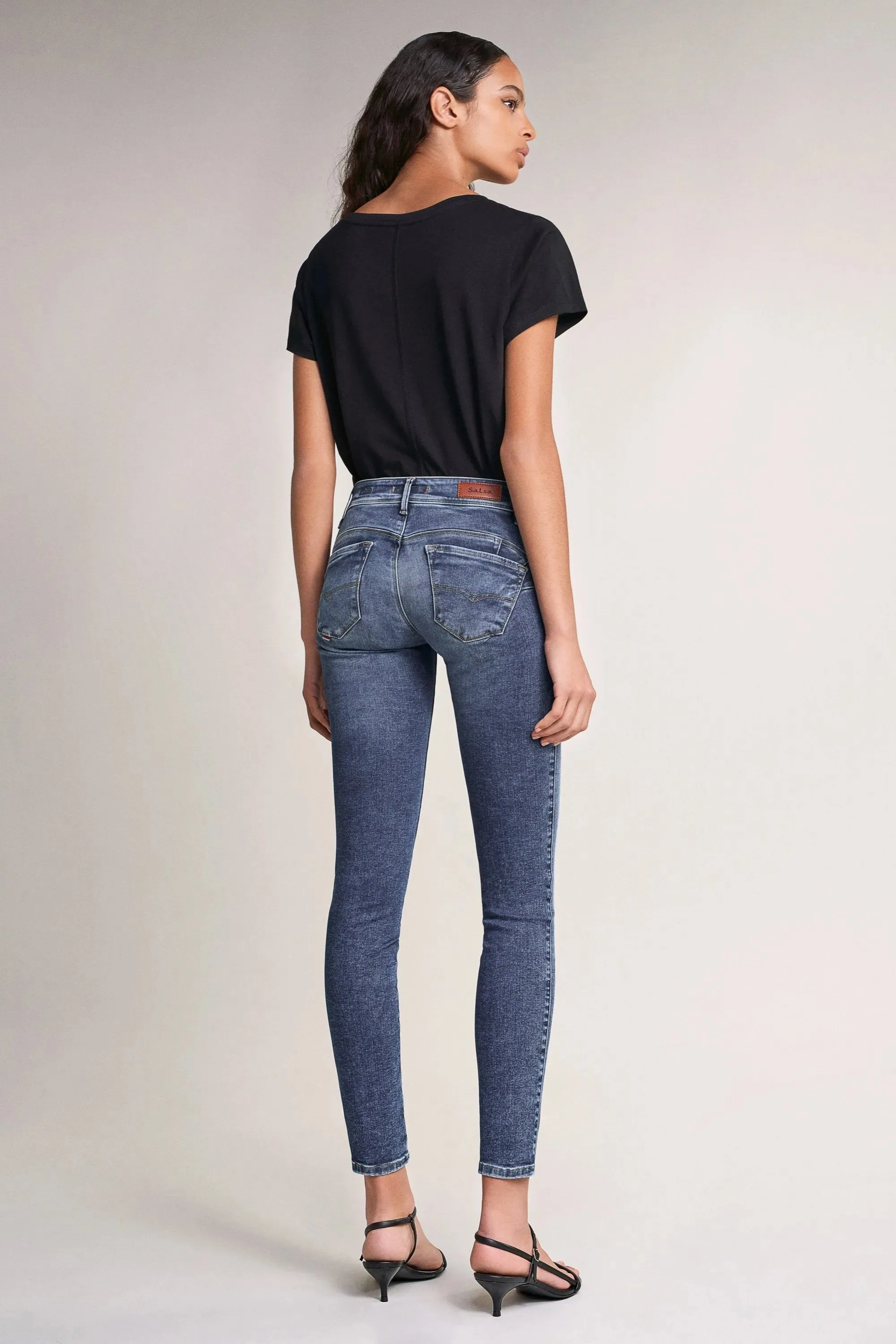 Vaqueros Push Up Wonder skinny con detalle