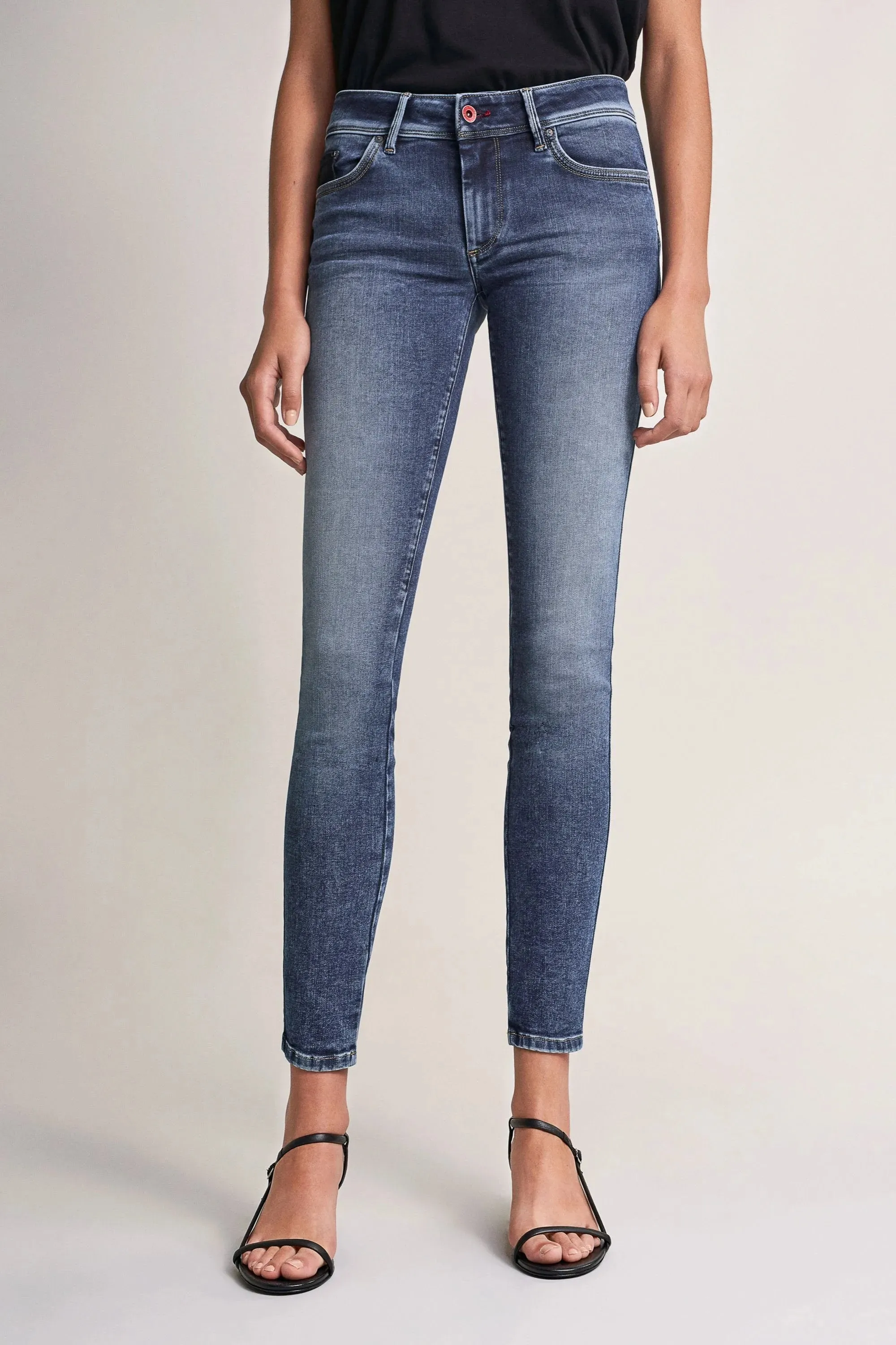 Vaqueros Push Up Wonder skinny con detalle