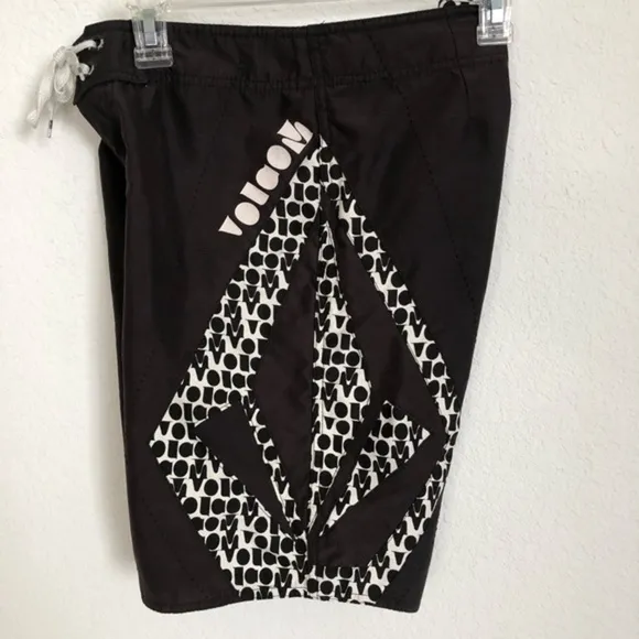 Volcom Miss Mod Black &amp; White Bermuda Trunk Surf Board Shorts Size 7