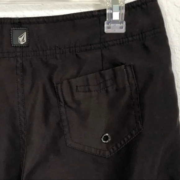Volcom Miss Mod Black &amp; White Bermuda Trunk Surf Board Shorts Size 7
