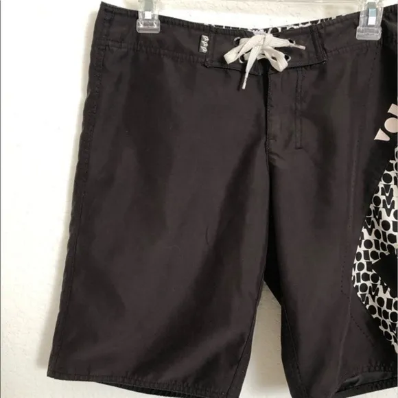 Volcom Miss Mod Black &amp; White Bermuda Trunk Surf Board Shorts Size 7