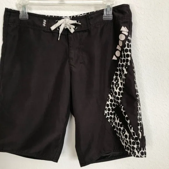 Volcom Miss Mod Black &amp; White Bermuda Trunk Surf Board Shorts Size 7