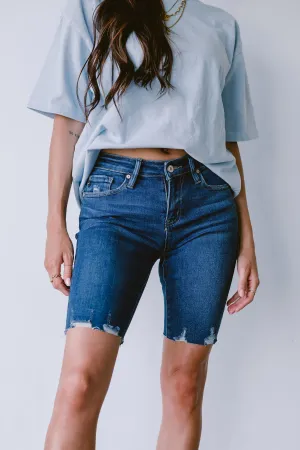 Zeyda Mid-rise Bermudas by Kancan // Dark Wash
